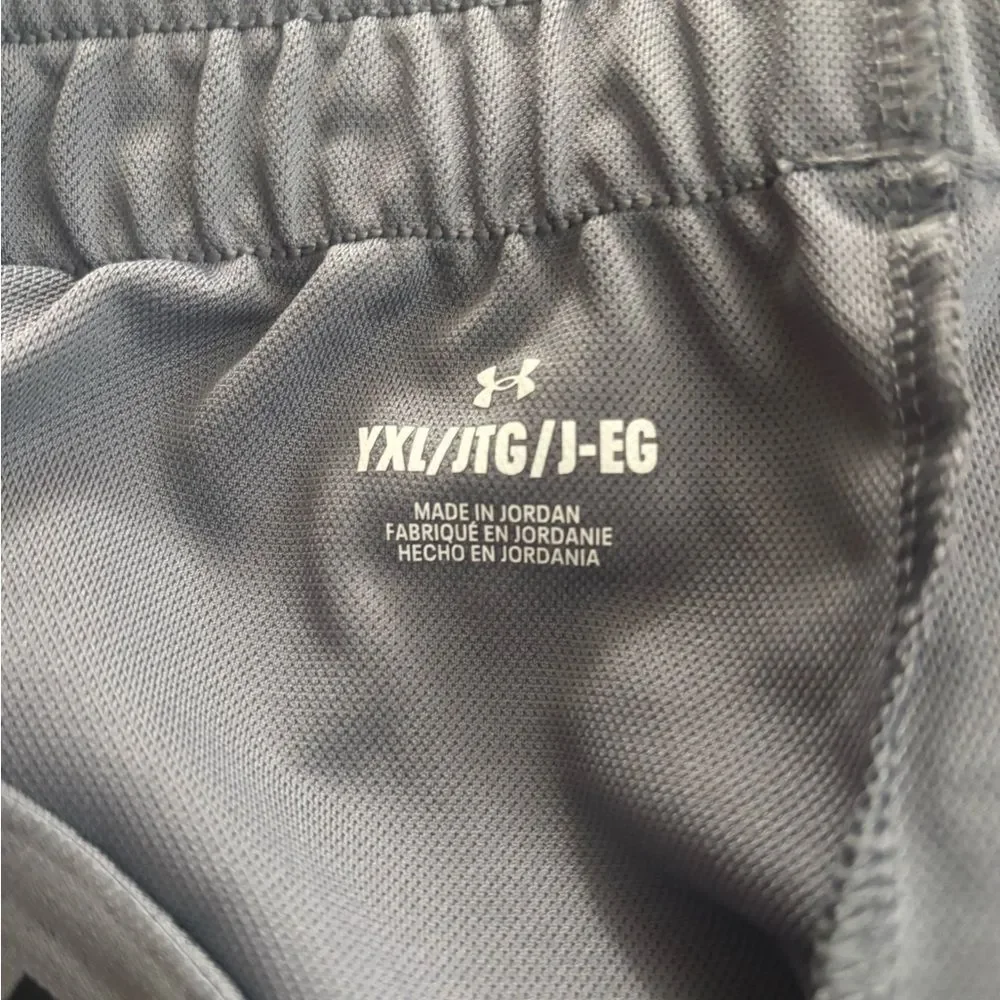 Under Armour girls  Gray Shorts